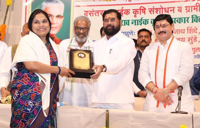Dr. Bhagyashree Patil Honoured with "Vasantrao Naik Award" from Maharashtra CM Eknath Shinde 