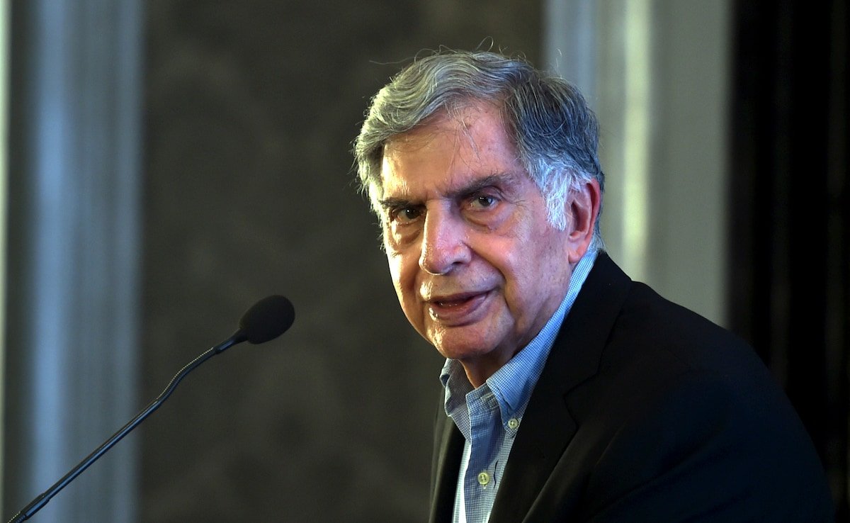 How Ratan Tata Became Favourite Customer Of Mumbai Newspaper Vendor