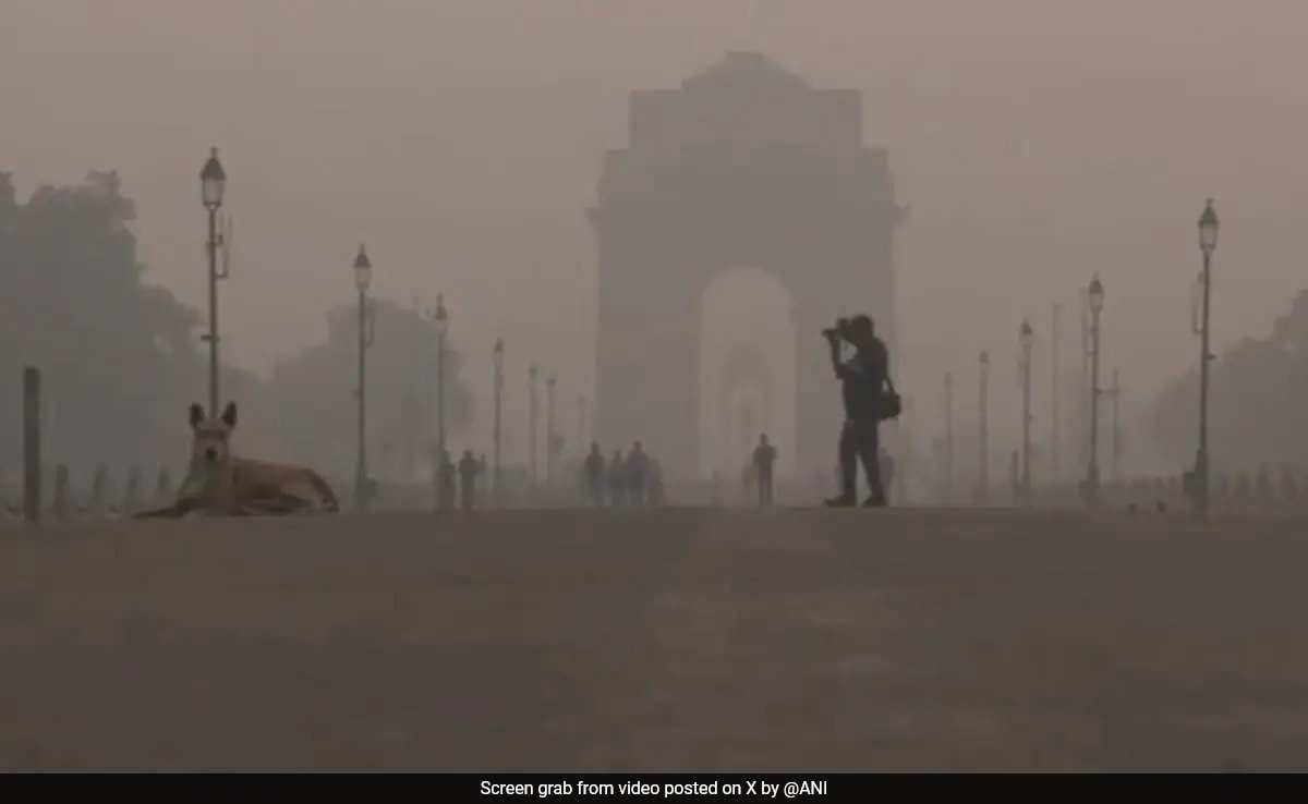 दिल्ली में AQI के "गंभीर" रहने के कारण कार्यालय समय में बदलाव, इन वाहनों पर प्रतिबंध