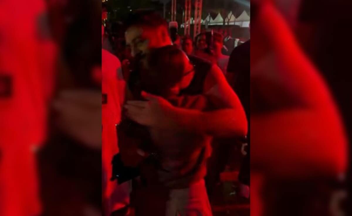 Watch: Hania Aamir Bows Down, Hugs Rumoured Boyfriend Badshah At Dubai Concert -