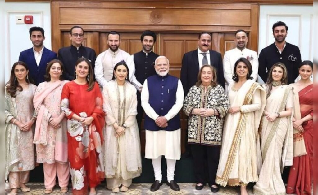 Picture Of The Day: Kareena, Ranbir, Alia And Other Kapoor Family Members Pose With Prime Minister Narendra Modi