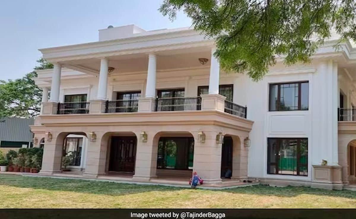 Delhi Bungalow At Centre Of